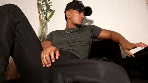 Aaron online show from February 21, 11:30 pm