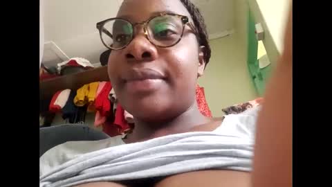 laura829489 online show from December 20, 9:49 am