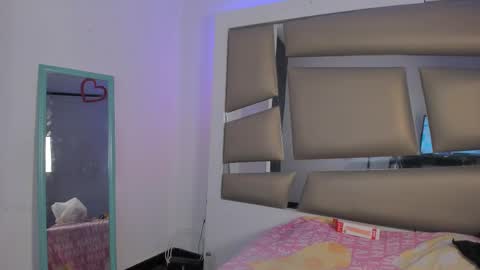 laura__js_ online show from February 26, 2:19 am