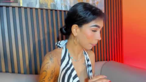 Laura online show from December 5, 1:20 pm