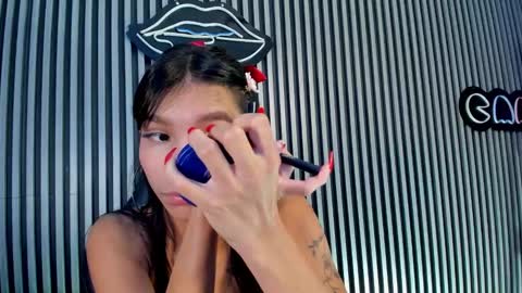 Snapshot of laura_aristizabal_19 chatting on February 18, 6:37 pm Laura online show from February 18, 6:37 pm