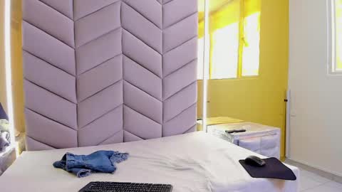 laura_aura26 online show from May 9, 2:34 pm