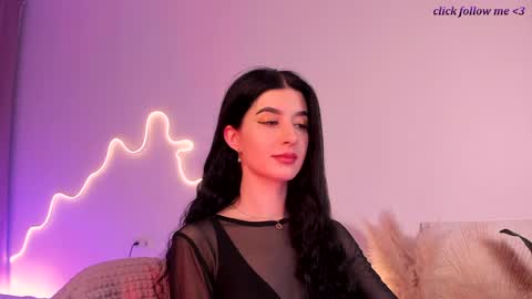 Laura online show from May 12, 10:30 pm