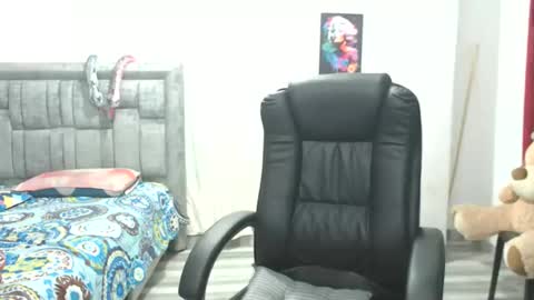 CALL ME LOVE  LAURA online show from November 12, 4:26 am