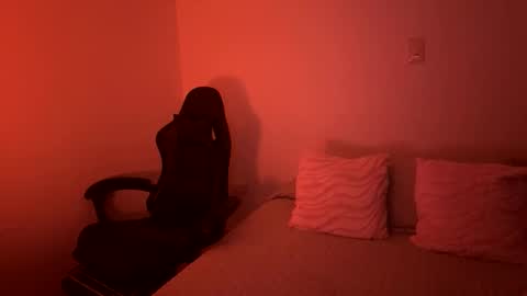 laura online show from January 11, 1:33 am