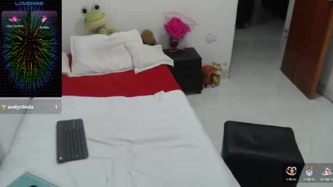 laura_foxx2379 online show from March 11, 11:37 pm