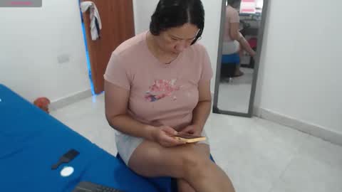 laura_foxx2379 online show from January 13, 3:09 pm