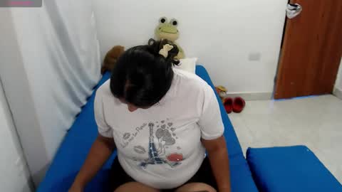 laura_foxx2379 online show from April 14, 9:40 pm