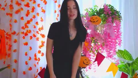 laura online show from November 8, 8:06 am