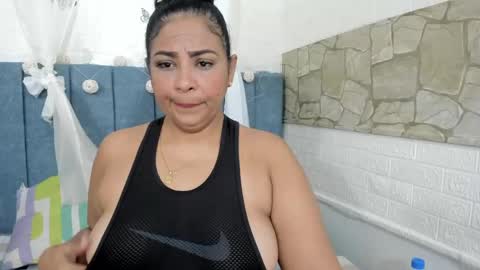 Snapshot of laura_hot03 chatting on December 14, 2:00 pm laura_hot03 online show from December 14, 2:00 pm