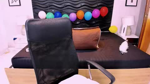 Laura online show from October 25, 11:42 am