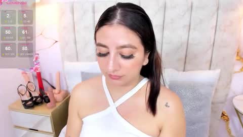 Laura Smith online show from February 4, 9:30 pm