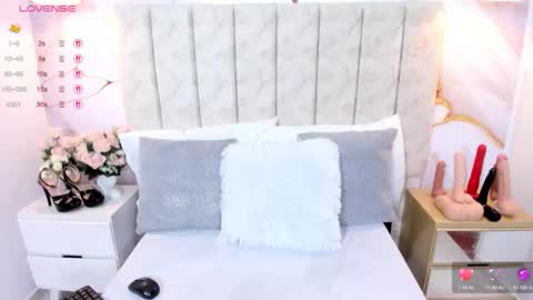 Laura Smith online show from January 15, 8:28 pm