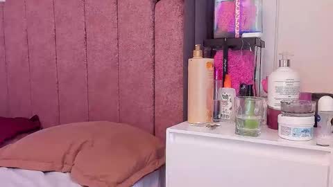 LAURA SOE online show from March 11, 1:52 am