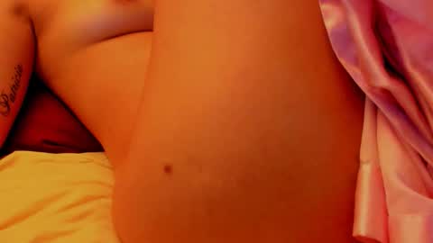 LAURA SOE online show from December 3, 1:48 am