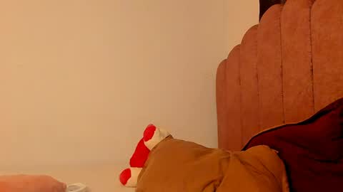 LAURA SOE online show from April 18, 1:18 am