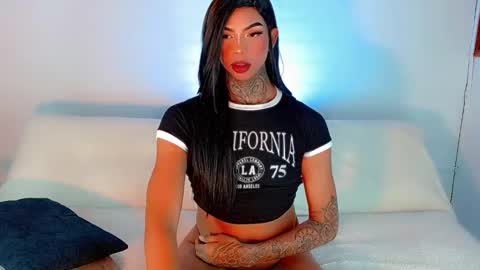 Snapshot of laura_sweet7 chatting on February 22, 11:46 pm Laura online show from February 22, 11:46 pm
