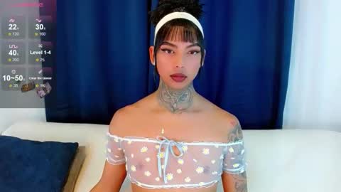 Snapshot of laura_sweet7 chatting on October 18, 12:59 am Laura online show from October 18, 12:59 am
