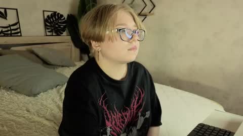 Laura online show from February 27, 8:29 am