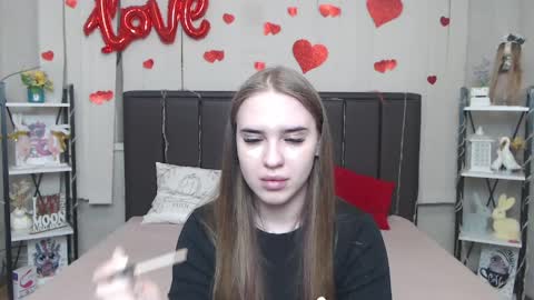 LauraHlot online show from April 8, 6:16 am