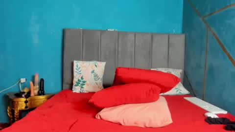 Laura online show from February 3, 10:11 pm