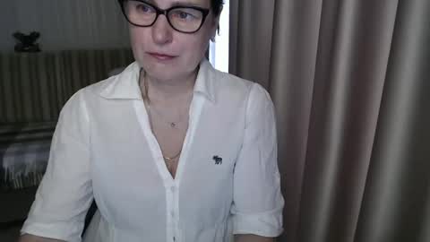 Lauraoven1 online show from March 7, 7:41 am