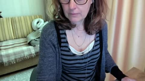 Lauraoven1 online show from June 3, 7:33 am