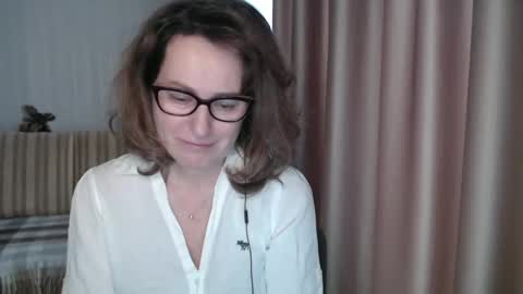 Lauraoven1 online show from February 25, 2:15 pm