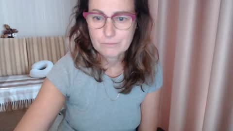 Lauraoven1 online show from October 19, 12:43 pm