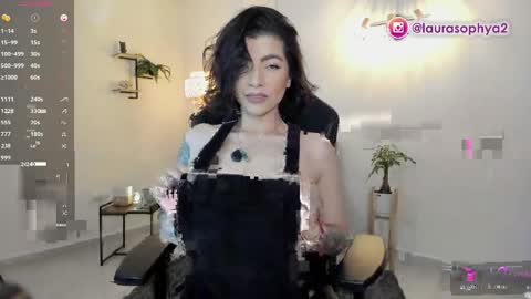 Laura online show from April 23, 9:49 pm