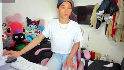 Snapshot of laurencesophiets chatting on September 27, 7:00 pm SF online show from September 27, 7:00 pm