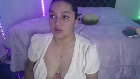 laurenkenner28_ online show from May 7, 7:09 pm