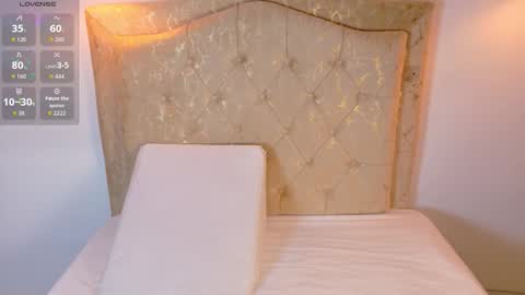 laurenn_smitth online show from March 24, 12:44 pm