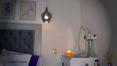 Snapshot of laurensaenz chatting on October 23, 12:39 pm Lauren Saenz online show from October 23, 12:39 pm