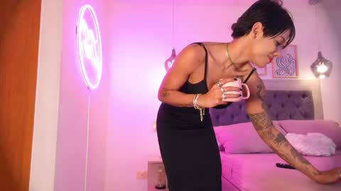 Lauren Saenz online show from May 8, 12:33 pm