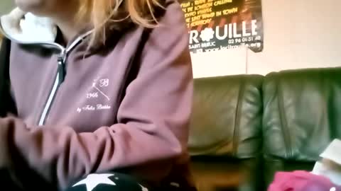 Snapshot of lauriehotxxx chatting on December 5, 1:01 pm lauriehotxxx online show from December 5, 1:01 pm