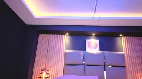 Lau Roberts online show from April 11, 7:45 am