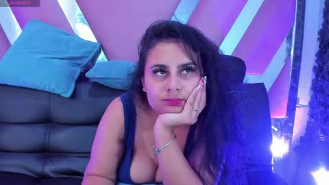  LaurynJeffers  online show from April 11, 6:01 pm