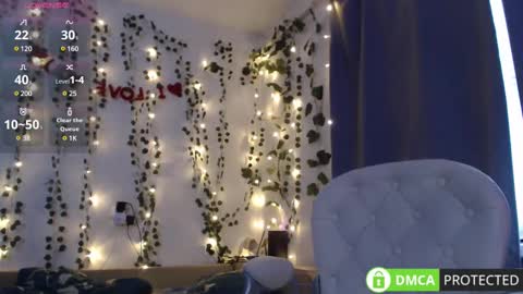 Snapshot of lavinell chatting on February 13, 5:37 am Mia online show from February 13, 5:37 am