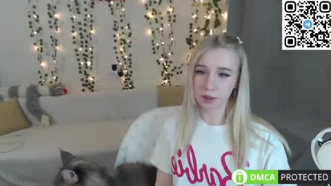 Snapshot of lavinell chatting on January 24, 8:22 pm Mia online show from January 24, 8:22 pm