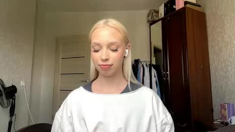 Kelly online show from June 3, 9:34 am