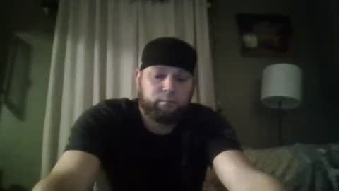 layinlow42 online show from January 1, 12:11 am