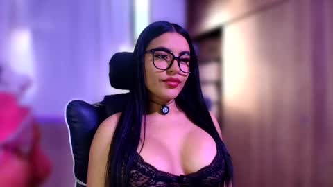 Layla online show from April 12, 10:14 pm