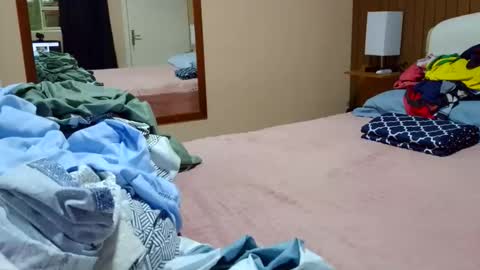 kelly online show from April 1, 8:17 pm