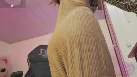 laylafoxy_tay online show from November 27, 4:09 am