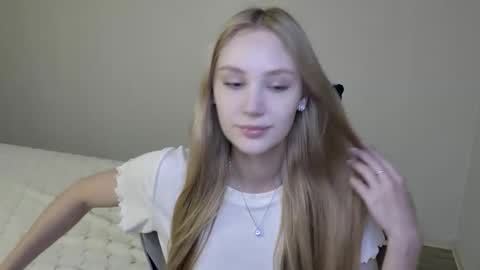 LaylaPretty001 online show from November 12, 5:21 am