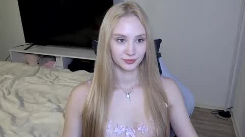 LaylaPretty001 online show from March 3, 7:37 am