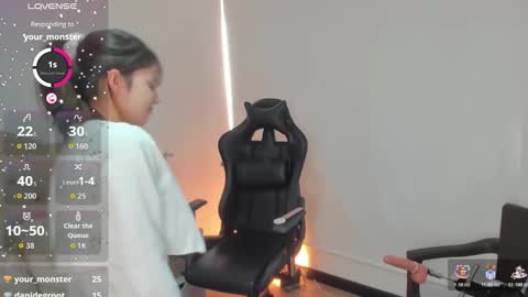 LAYLA online show from November 8, 8:12 pm