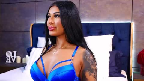 Layla online show from June 14, 6:04 am