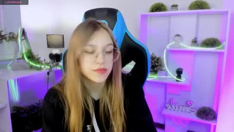 layriantavee online show from April 16, 6:35 am